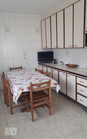 Casa à venda com 125m², 3 quartos e 3 vagas Casa à venda com 125m², 3 quartos e 3 vagasCozinha