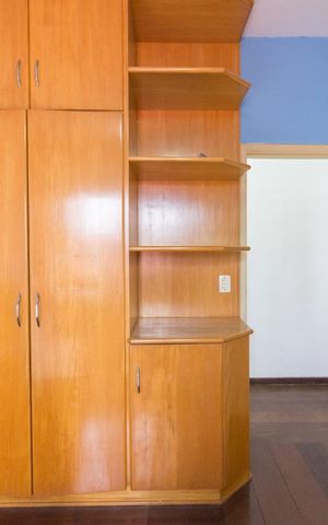 Casa à venda com 250m², 4 quartos e 2 vagas Casa à venda com 250m², 4 quartos e 2 vagasQuarto