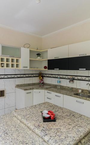 Casa à venda com 280m², 4 quartos e 2 vagas Casa à venda com 280m², 4 quartos e 2 vagasCozinha