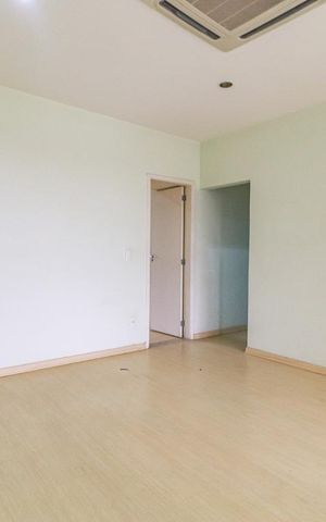 Casa à venda com 360m², 5 quartos e 5 vagas Casa à venda com 360m², 5 quartos e 5 vagasHall do Segundo Andar