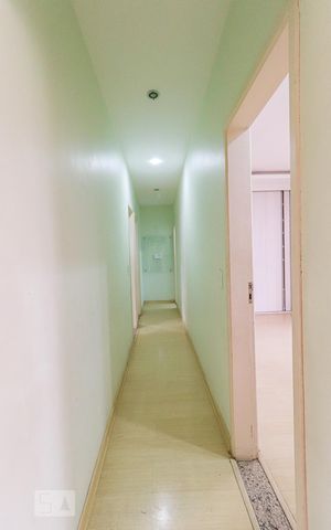 Casa à venda com 360m², 5 quartos e 5 vagas Casa à venda com 360m², 5 quartos e 5 vagasCorredor