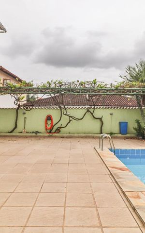 Casa à venda com 360m², 5 quartos e 5 vagas Casa à venda com 360m², 5 quartos e 5 vagasÁrea Externa