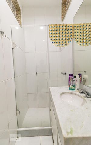Casa à venda com 360m², 5 quartos e 5 vagas Casa à venda com 360m², 5 quartos e 5 vagasBanheiro Social