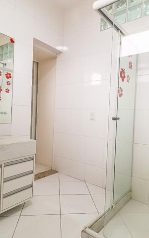 Casa à venda com 360m², 5 quartos e 5 vagas Casa à venda com 360m², 5 quartos e 5 vagasBanheiro da Suíte 1