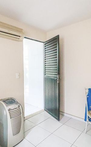 Casa à venda com 360m², 5 quartos e 5 vagas Casa à venda com 360m², 5 quartos e 5 vagasQuarto de Serviço
