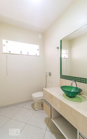 Casa à venda com 360m², 5 quartos e 5 vagas Casa à venda com 360m², 5 quartos e 5 vagasLavabo