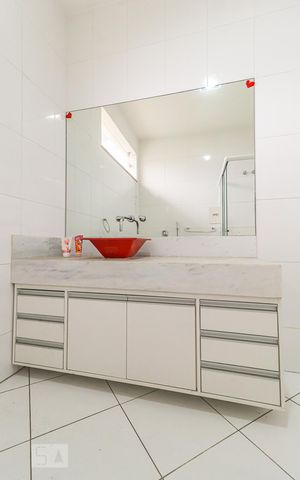 Casa à venda com 360m², 5 quartos e 5 vagas Casa à venda com 360m², 5 quartos e 5 vagasBanheiro da Suíte 1