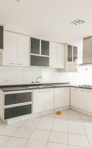 Casa à venda com 360m², 5 quartos e 5 vagas Casa à venda com 360m², 5 quartos e 5 vagasCozinha