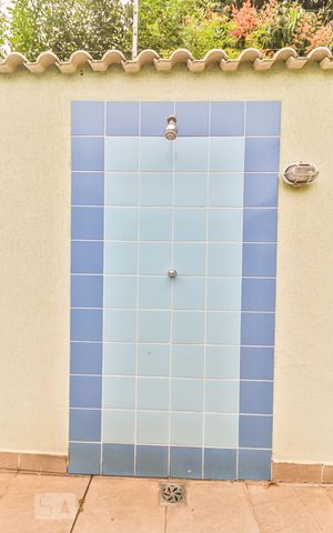 Casa à venda com 360m², 5 quartos e 5 vagas Casa à venda com 360m², 5 quartos e 5 vagasÁrea Externa - Ducha da Piscina