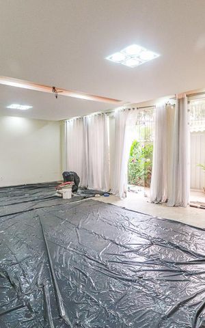 Casa à venda com 360m², 5 quartos e 5 vagas Casa à venda com 360m², 5 quartos e 5 vagasSala