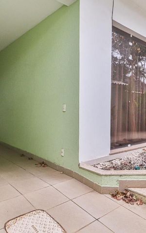 Casa à venda com 360m², 5 quartos e 5 vagas Casa à venda com 360m², 5 quartos e 5 vagasGaragem e Varanda de Entrada