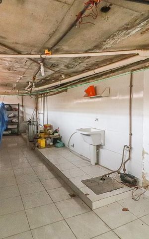 Casa à venda com 360m², 5 quartos e 5 vagas Casa à venda com 360m², 5 quartos e 5 vagasPorão - Lavanderia
