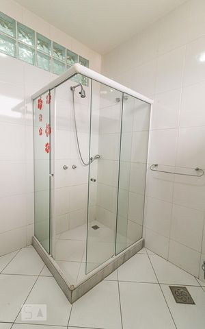 Casa à venda com 360m², 5 quartos e 5 vagas Casa à venda com 360m², 5 quartos e 5 vagasBanheiro da Suíte 1