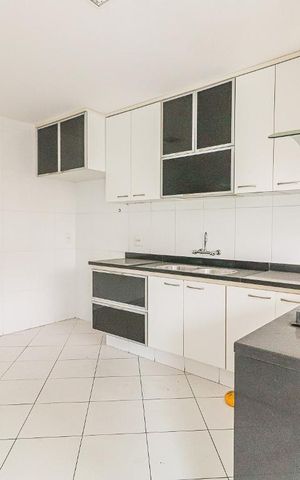 Casa à venda com 360m², 5 quartos e 5 vagas Casa à venda com 360m², 5 quartos e 5 vagasCozinha