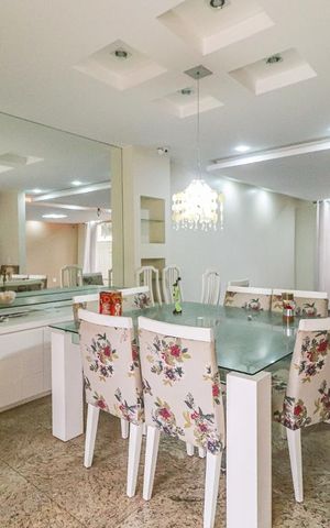 Casa à venda com 360m², 5 quartos e 5 vagas Casa à venda com 360m², 5 quartos e 5 vagasSala