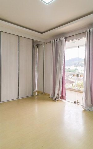 Casa à venda com 360m², 5 quartos e 5 vagas Casa à venda com 360m², 5 quartos e 5 vagasQuarto 2 - Suíte