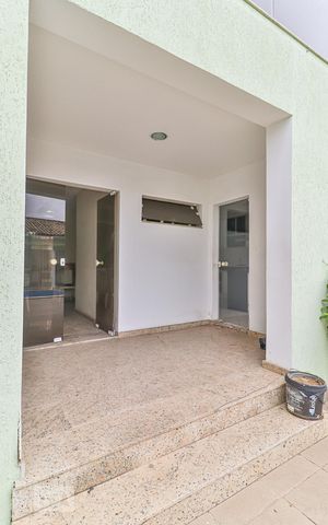 Casa à venda com 360m², 5 quartos e 5 vagas Casa à venda com 360m², 5 quartos e 5 vagasVaranda da Cozinha e Sala