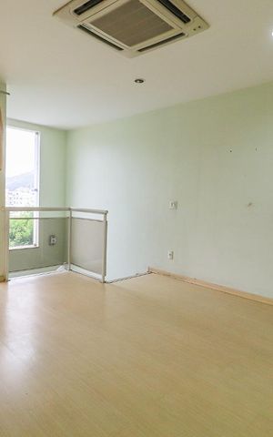 Casa à venda com 360m², 5 quartos e 5 vagas Casa à venda com 360m², 5 quartos e 5 vagasHall do Segundo Andar