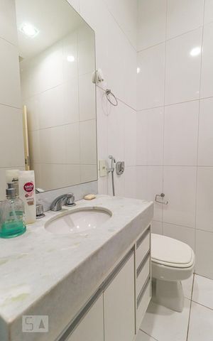 Casa à venda com 360m², 5 quartos e 5 vagas Casa à venda com 360m², 5 quartos e 5 vagasBanheiro Social
