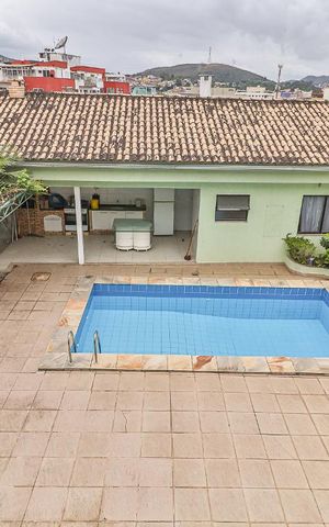 Casa à venda com 360m², 5 quartos e 5 vagas Casa à venda com 360m², 5 quartos e 5 vagasVista da Varanda do Hall de Entrada e Quarto 2 - Suíte