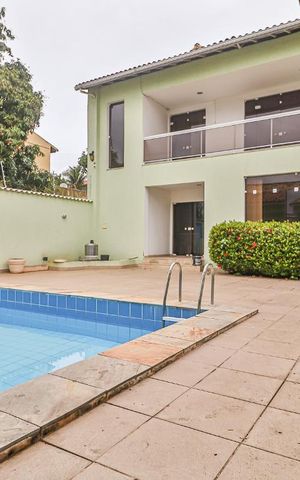 Casa à venda com 360m², 5 quartos e 5 vagas Casa à venda com 360m², 5 quartos e 5 vagasÁrea Externa