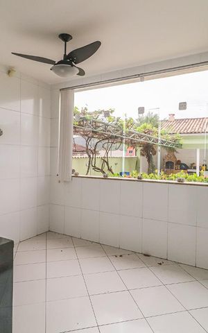 Casa à venda com 360m², 5 quartos e 5 vagas Casa à venda com 360m², 5 quartos e 5 vagasCozinha