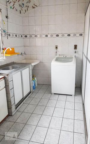 Casa à venda com 255m², 3 quartos e 6 vagas Casa à venda com 255m², 3 quartos e 6 vagasÁrea de Serviço