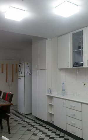 Casa à venda com 228m², 3 quartos e 2 vagasCozinha