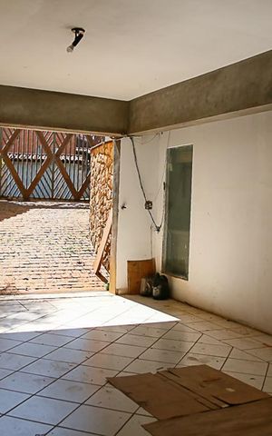 Casa à venda com 671m², 4 quartos e 8 vagas Casa à venda com 671m², 4 quartos e 8 vagasGaragem