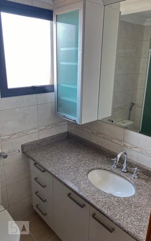Apartamento à venda com 104m², 3 quartos e 2 vagas Apartamento à venda com 104m², 3 quartos e 2 vagasBanheiro da Suíte