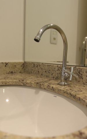 Apartamento à venda com 57m², 2 quartos e 1 vagaBanheiro - Torneira