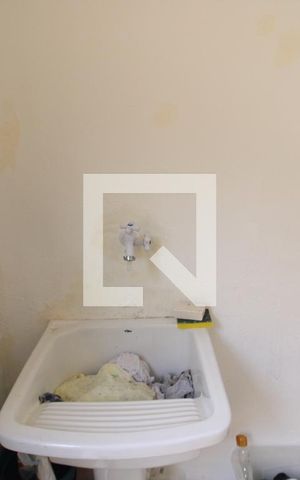 Casa à venda com 80m², 2 quartos e sem vagaSala / Cozinha / Área de Serviço