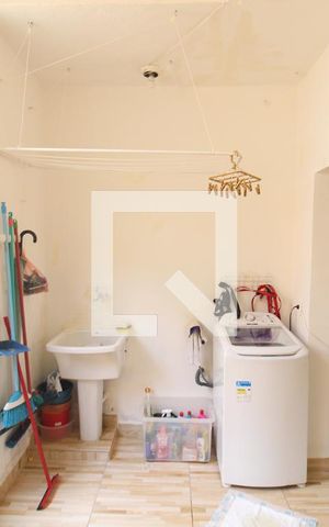 Casa à venda com 80m², 2 quartos e sem vagaSala / Cozinha / Área de Serviço
