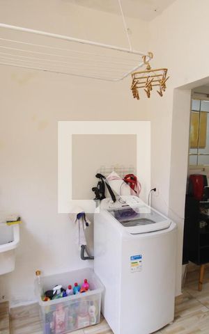 Casa à venda com 80m², 2 quartos e sem vagaSala / Cozinha / Área de Serviço