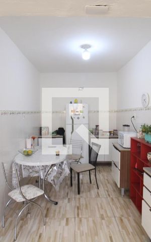 Casa à venda com 80m², 2 quartos e sem vagaSala / Cozinha / Área de Serviço