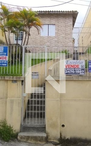 Casa à venda com 80m², 2 quartos e sem vaga Casa à venda com 80m², 2 quartos e sem vagaFachada