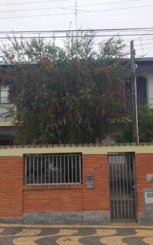 Casa à venda com 50m², 3 quartos e sem vaga Casa à venda com 50m², 3 quartos e sem vagaFachada