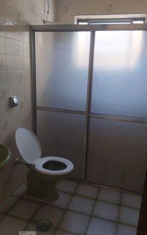 Casa à venda com 50m², 3 quartos e sem vaga Casa à venda com 50m², 3 quartos e sem vagaBanheiro 02