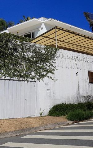 Casa à venda com 800m², 5 quartos e 3 vagasFachada