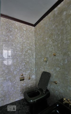 Casa para alugar com 500m², 5 quartos e 4 vagasBanheiro da Suíte