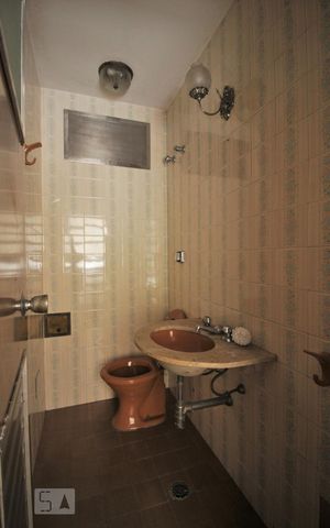 Casa para alugar com 500m², 5 quartos e 4 vagasBanheiro de Serviço