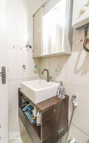 Apartamento à venda com 48m², 2 quartos e 1 vaga Apartamento à venda com 48m², 2 quartos e 1 vagaBanheiro