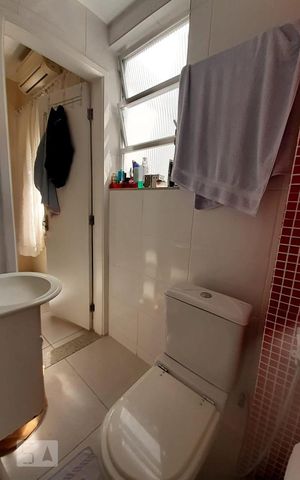 Apartamento à venda com 80m², 2 quartos e 1 vaga Apartamento à venda com 80m², 2 quartos e 1 vagaBanheiro da Suíte 2