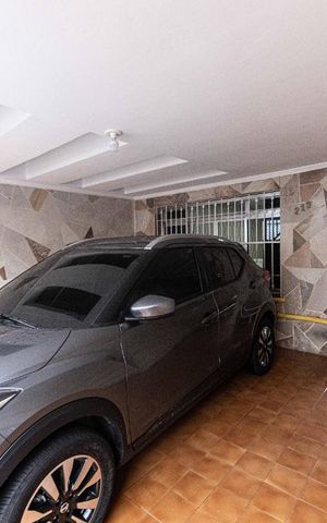 Casa à venda com 190m², 4 quartos e 2 vagas Casa à venda com 190m², 4 quartos e 2 vagasGaragem