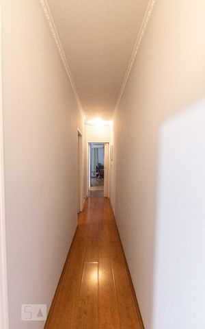 Casa à venda com 190m², 4 quartos e 2 vagas Casa à venda com 190m², 4 quartos e 2 vagasCorredor