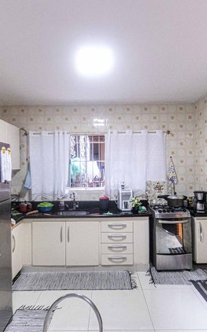 Casa à venda com 190m², 4 quartos e 2 vagas Casa à venda com 190m², 4 quartos e 2 vagasCozinha