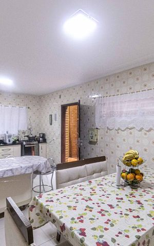 Casa à venda com 190m², 4 quartos e 2 vagas Casa à venda com 190m², 4 quartos e 2 vagasCozinha
