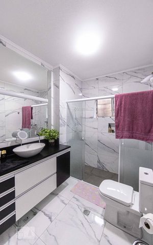 Casa à venda com 190m², 4 quartos e 2 vagas Casa à venda com 190m², 4 quartos e 2 vagasBanheiro Suite 1