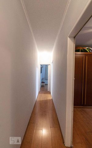 Casa à venda com 190m², 4 quartos e 2 vagas Casa à venda com 190m², 4 quartos e 2 vagasCorredor
