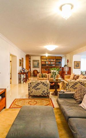 Apartamento à venda com 440m², 4 quartos e 3 vagas Apartamento à venda com 440m², 4 quartos e 3 vagasSala de TV